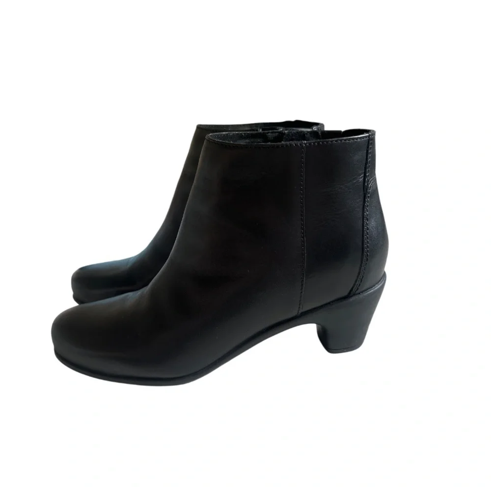 Black Leather Ankle Boots 8M Comfort Low Heel Booties Minimalist Business Casual